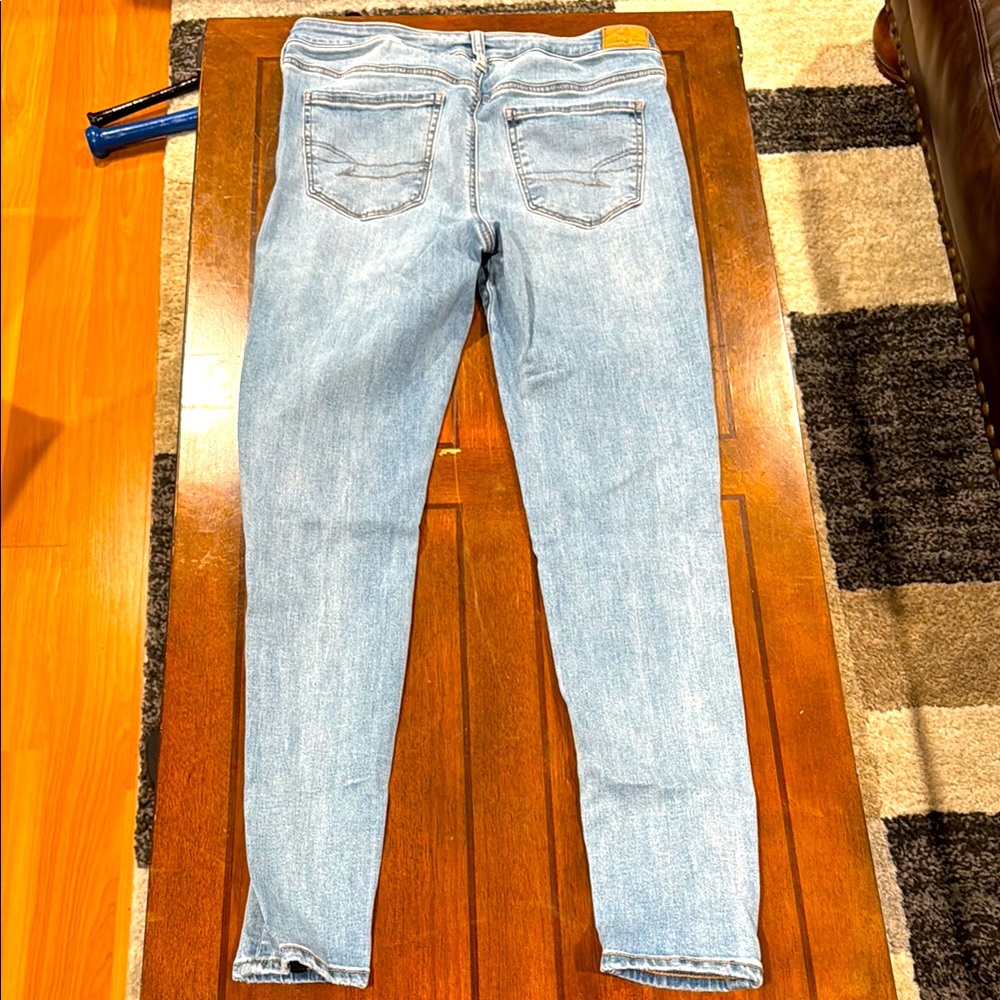 Women's American Eagle Light Blue Jeans size 10 Long